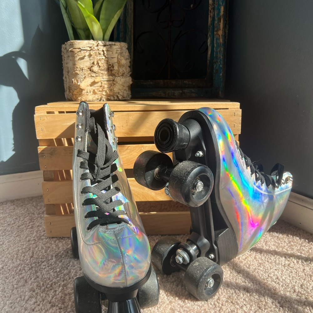 Holographic Women’s Roller Skates